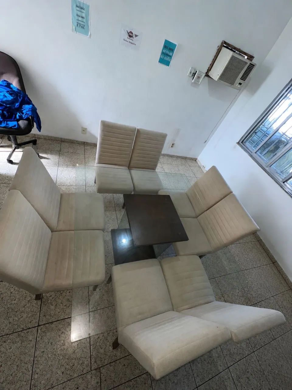Vendo mesa com com 8 cadeiras  - Foto 2