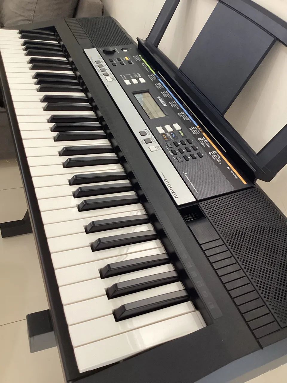 Teclado Yamaha PSR E243  - Foto 4