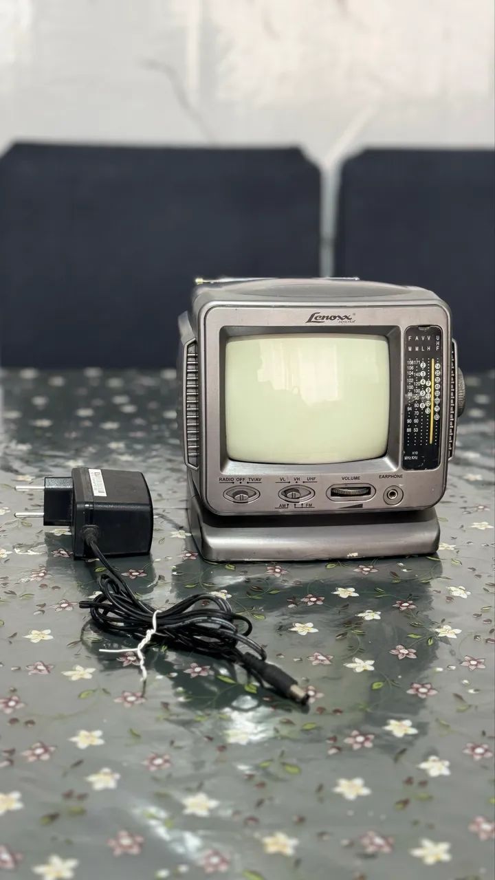 Vende-se Mini Tv Tubo Lenoxx 5 polegadas  - Foto 2