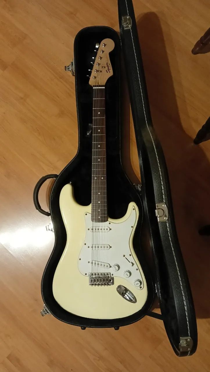 Guitarra Squier® Bullet Strat - Foto 3