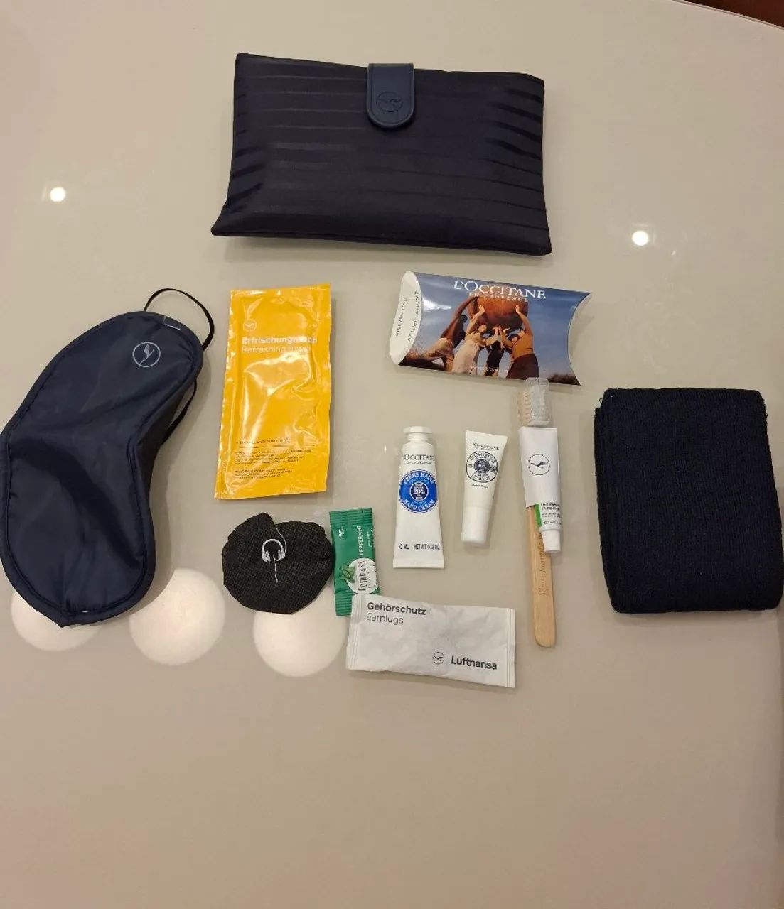 Nécessaire Lufthansa com amenidades