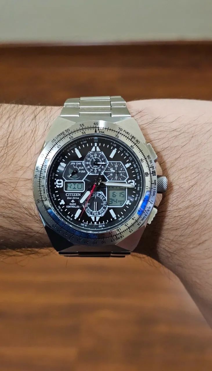 Citizen Skyhawk JY8120 - Foto 3