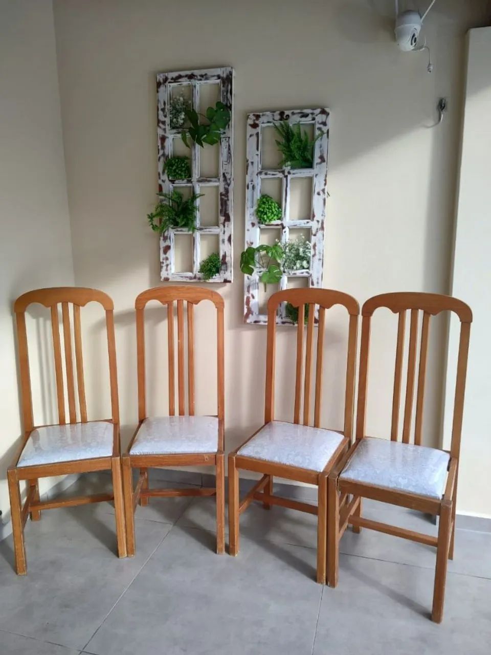 cadeiras de madeira maciça (4 cadeiras)