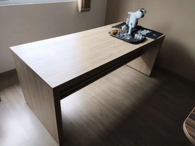 Mesa de Escritório - Estado de Nova