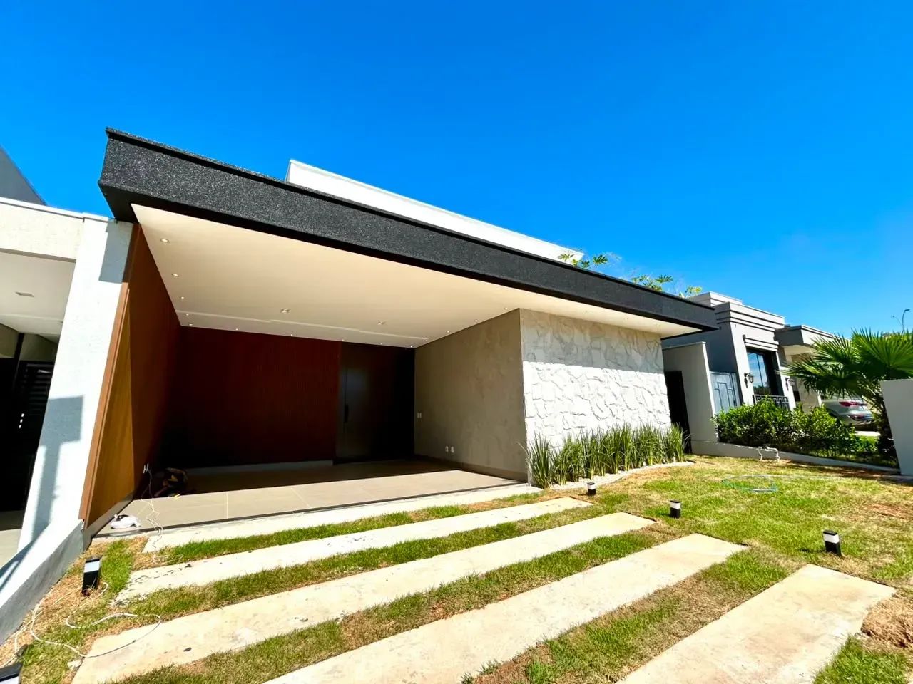 Cond Brisas / Casa térrea com 3 suítes NUNCA HABITADA com Armários planejados - Foto 4