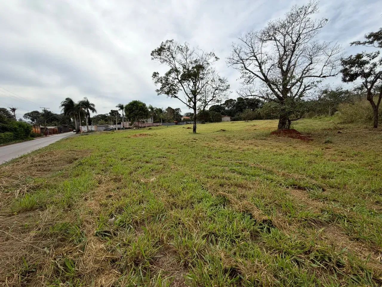 Vende-se área 8.500 m²