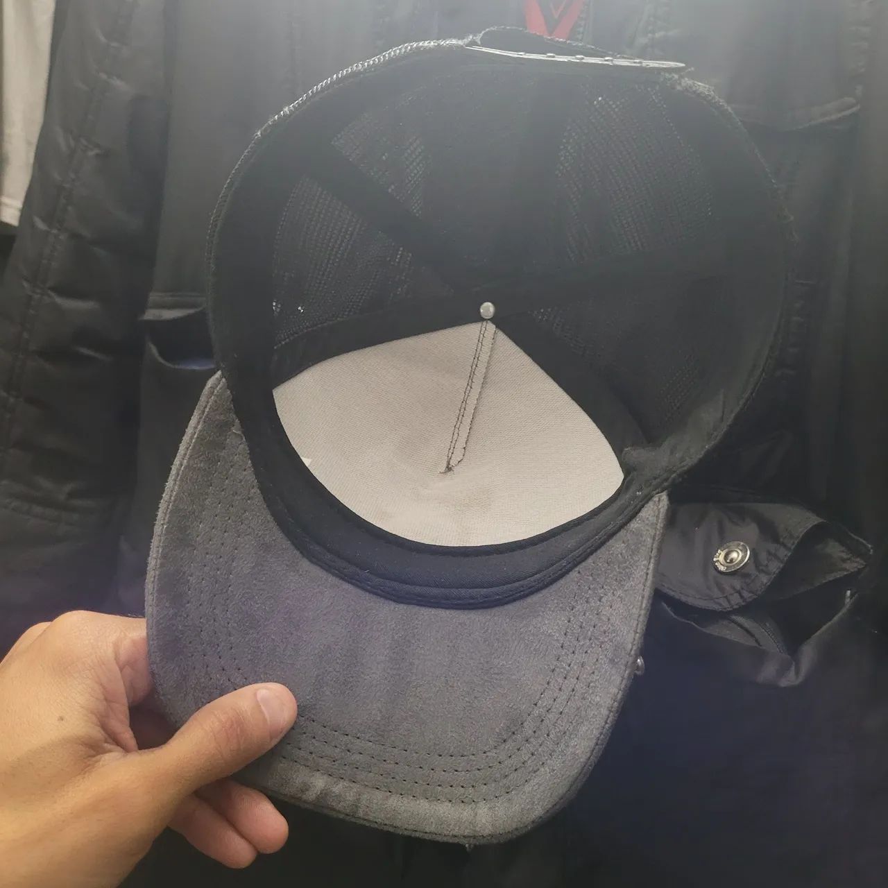 Boné Trucker cinza de camurça  - Foto 3