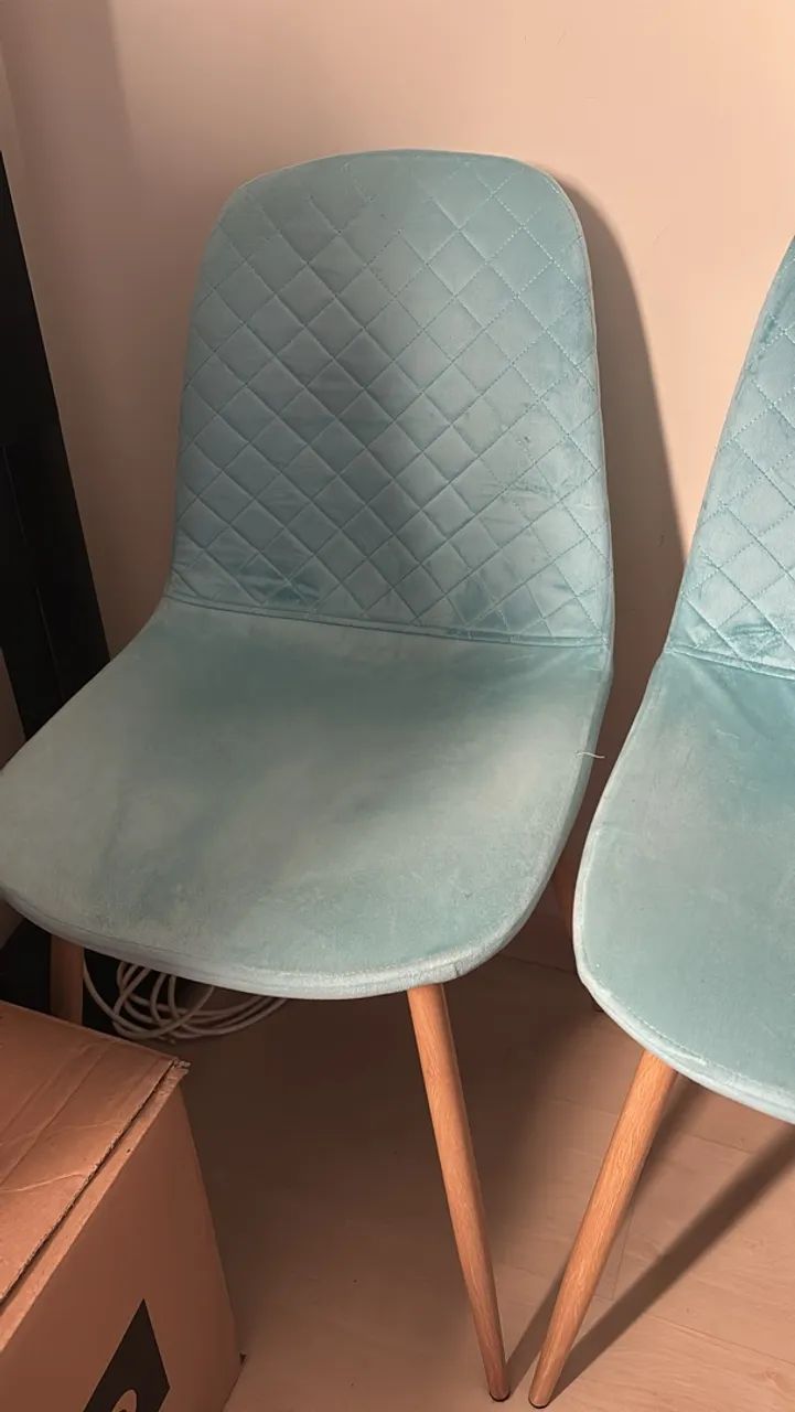 Duas cadeiras de forro veludado cor azul celeste  - Foto 3
