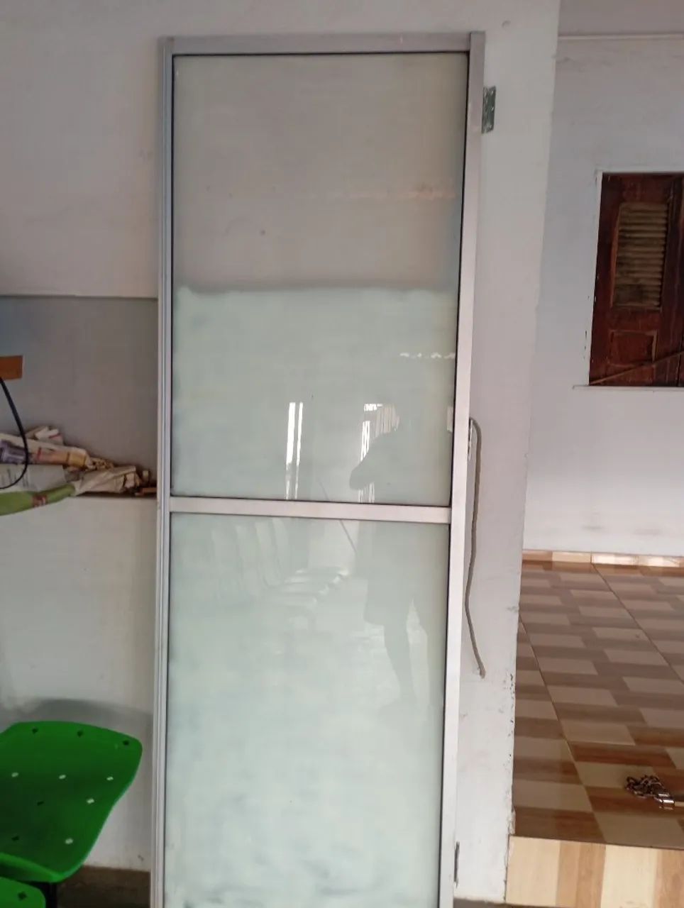 Vende-se cadeiras e porta - Foto 3