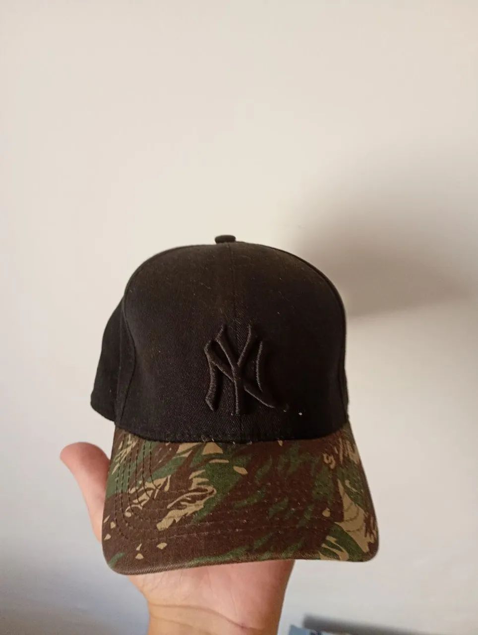 Boné New Era camuflado