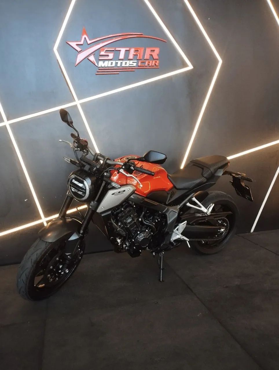 CB 650 R 2024 - Foto 2