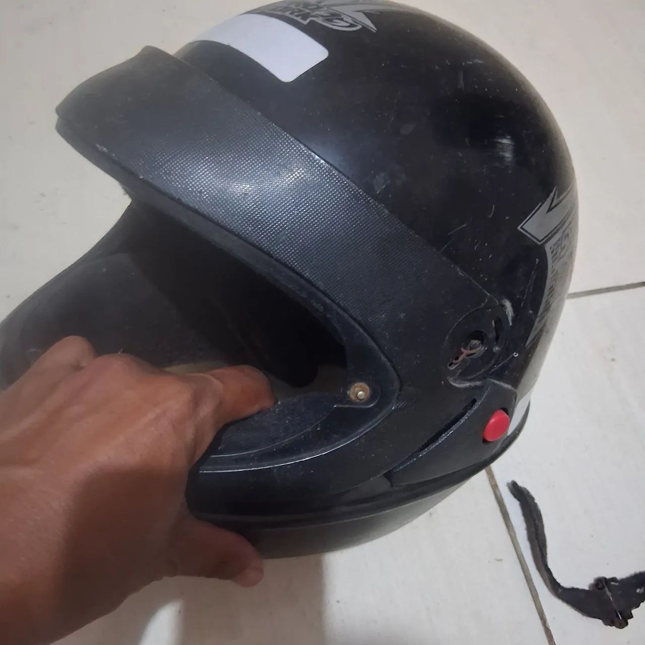Vendo esses capacetes no precinho  - Foto 4