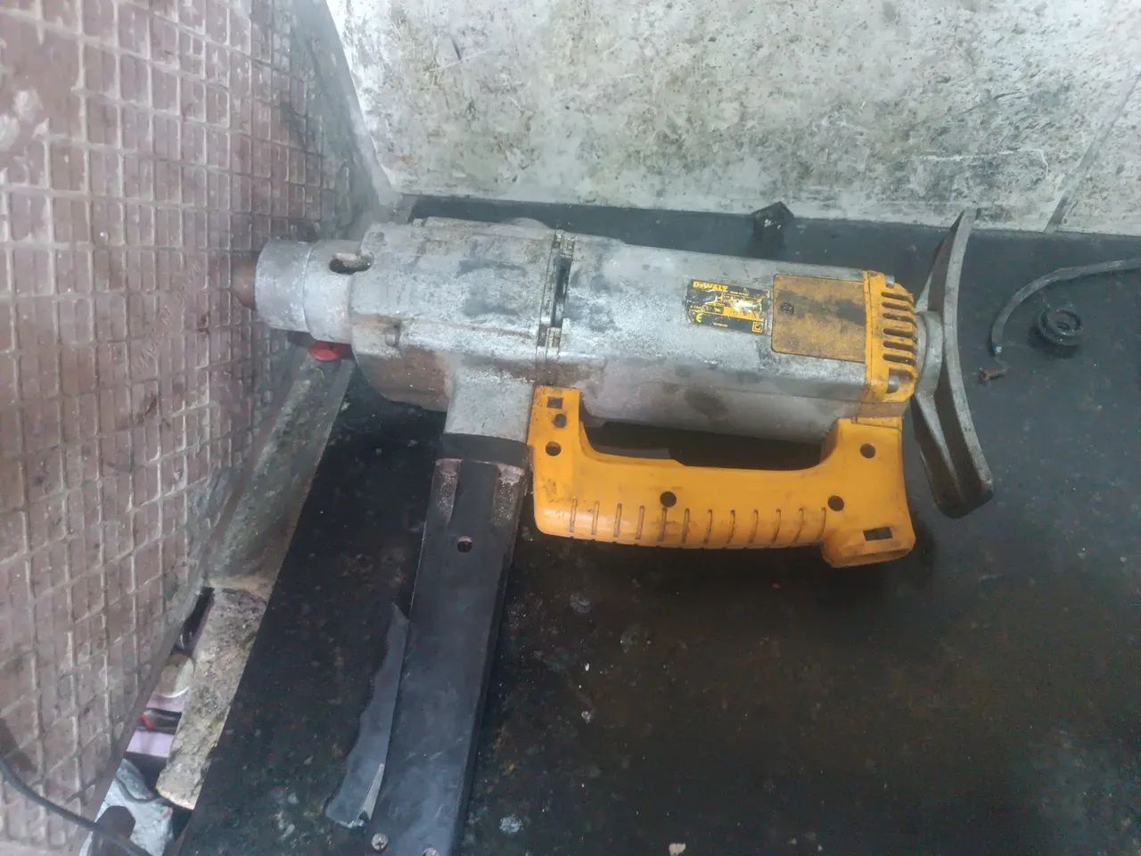 Furadeira industrial dewalt - Foto 5