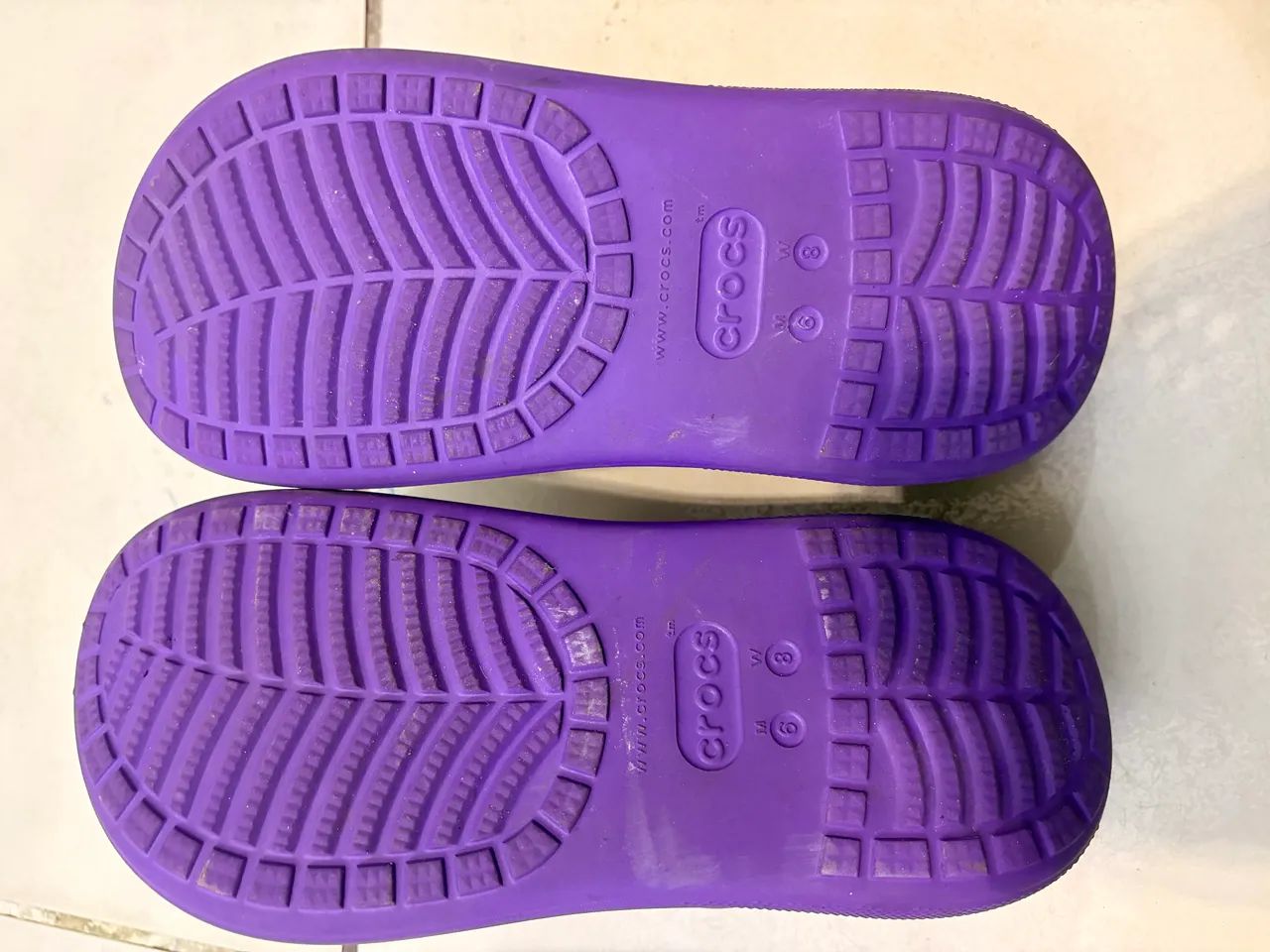 Crocs número 37.
