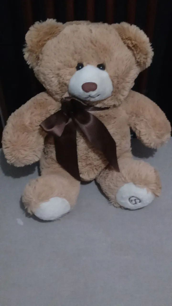 Urso  de pelúcia  bege  médio 