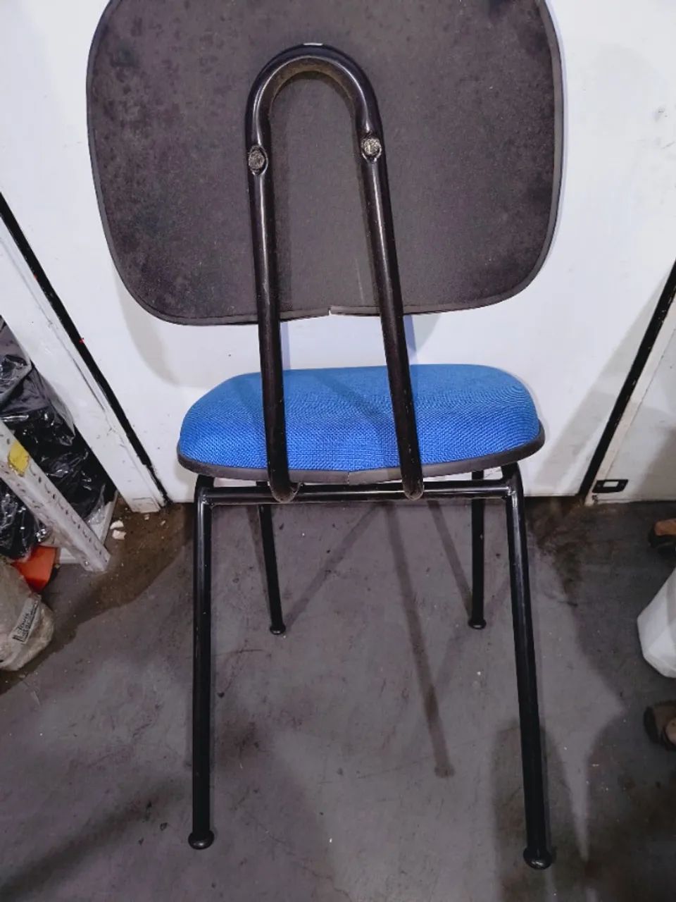 Lote 054 Cadeira Azul sem Rodinhas - Foto 2