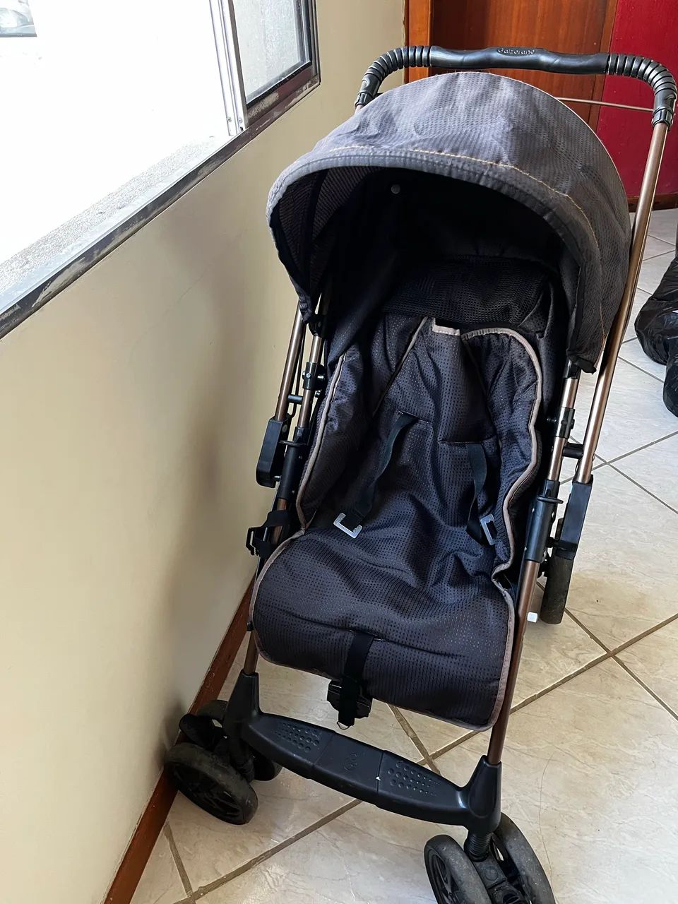 Carrinho de bebê galzerano preto reversível  - Foto 5