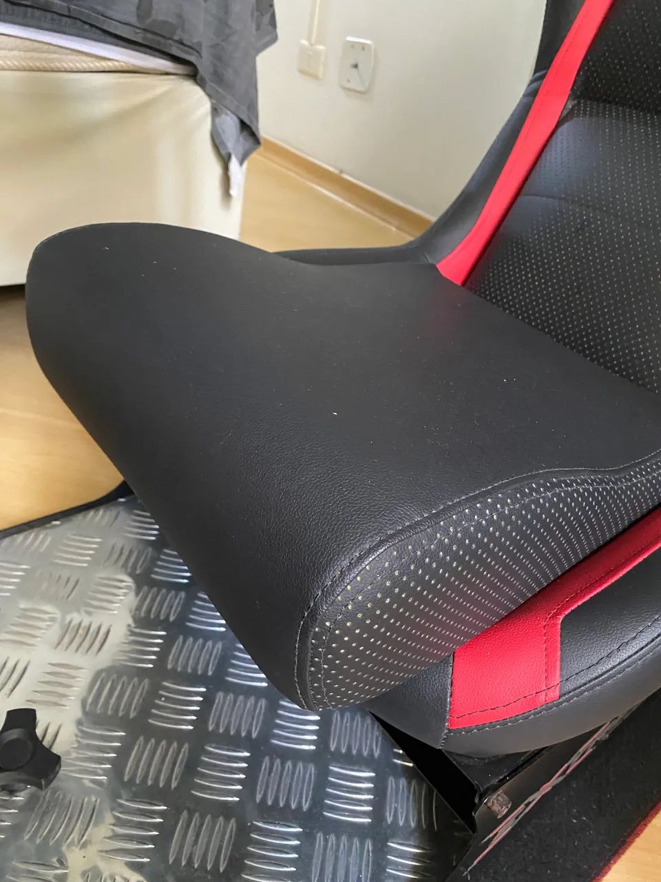Cockpit gamer Extreme com volante e câmbio Logitech  - Foto 2