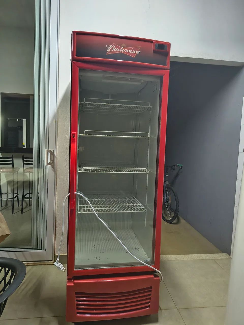 Freezer Budweiser para Bebidas - Ótimo Estado - Funcionando perfeitamente 