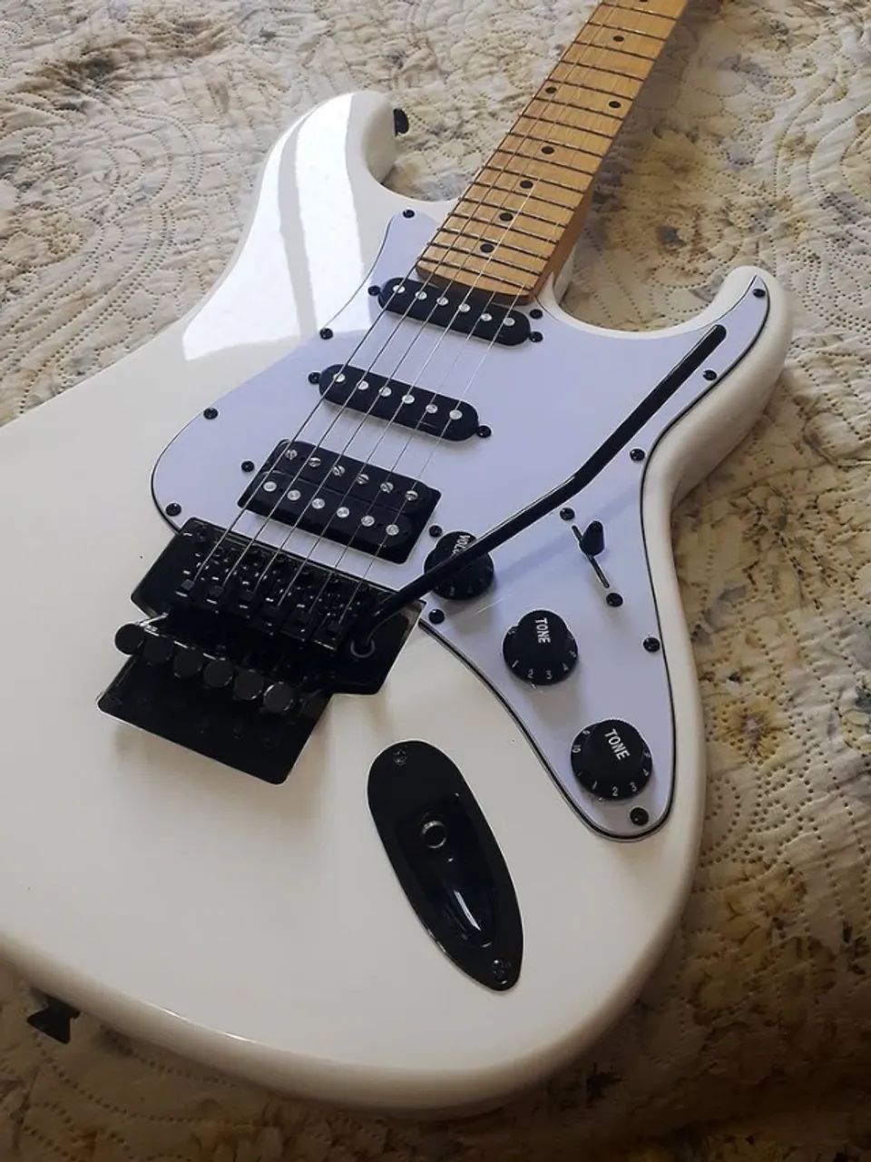 * Guitarra Eagle STM 771 Strato Floyd Rose em Alder - Estuda Troca  