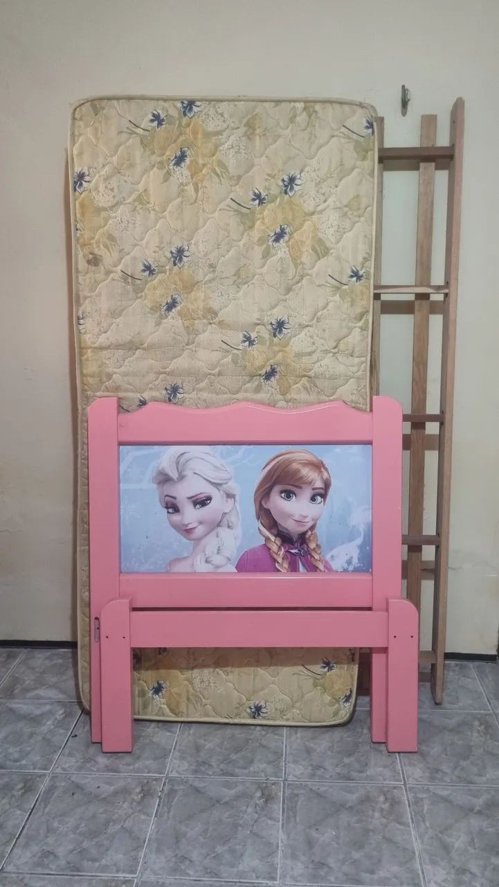 Cama para menina com colchão 