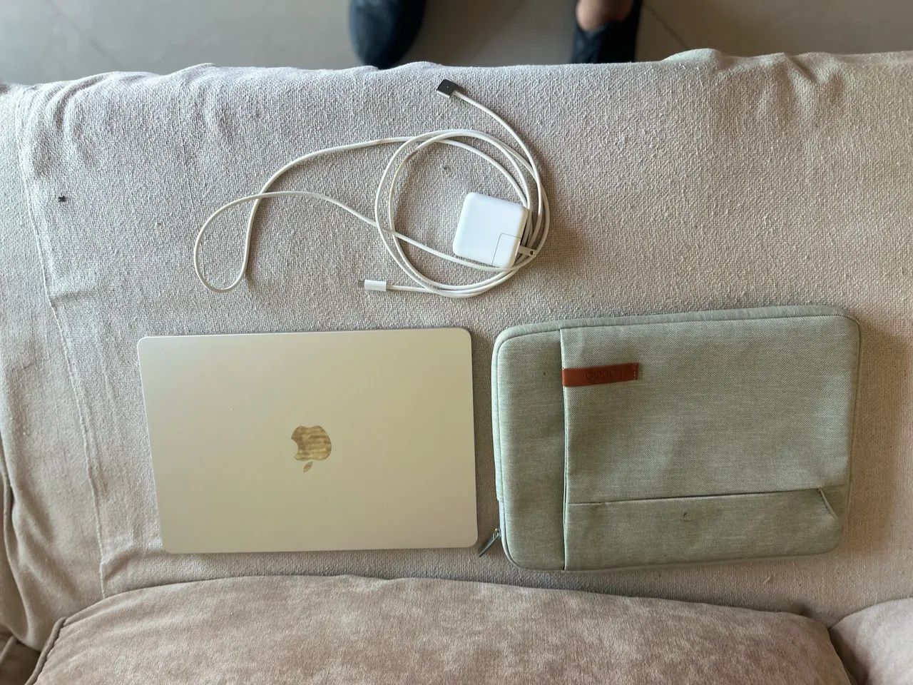 MacBook Air 2022 - M2 | 16 GB RAM | Dourado | Semi-novo