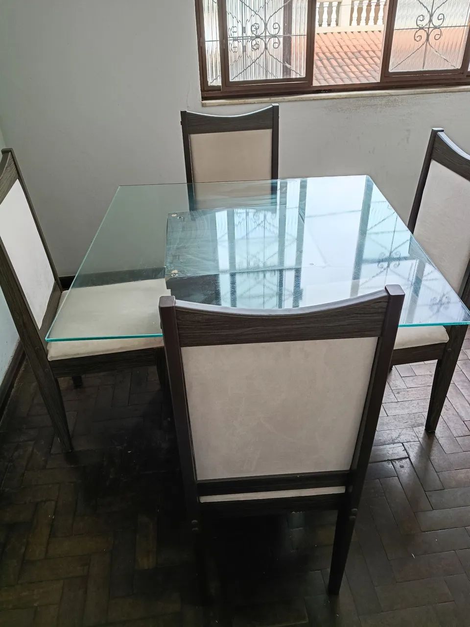 Vendo mesa de jantar USADA 4 cadeiras - Foto 2