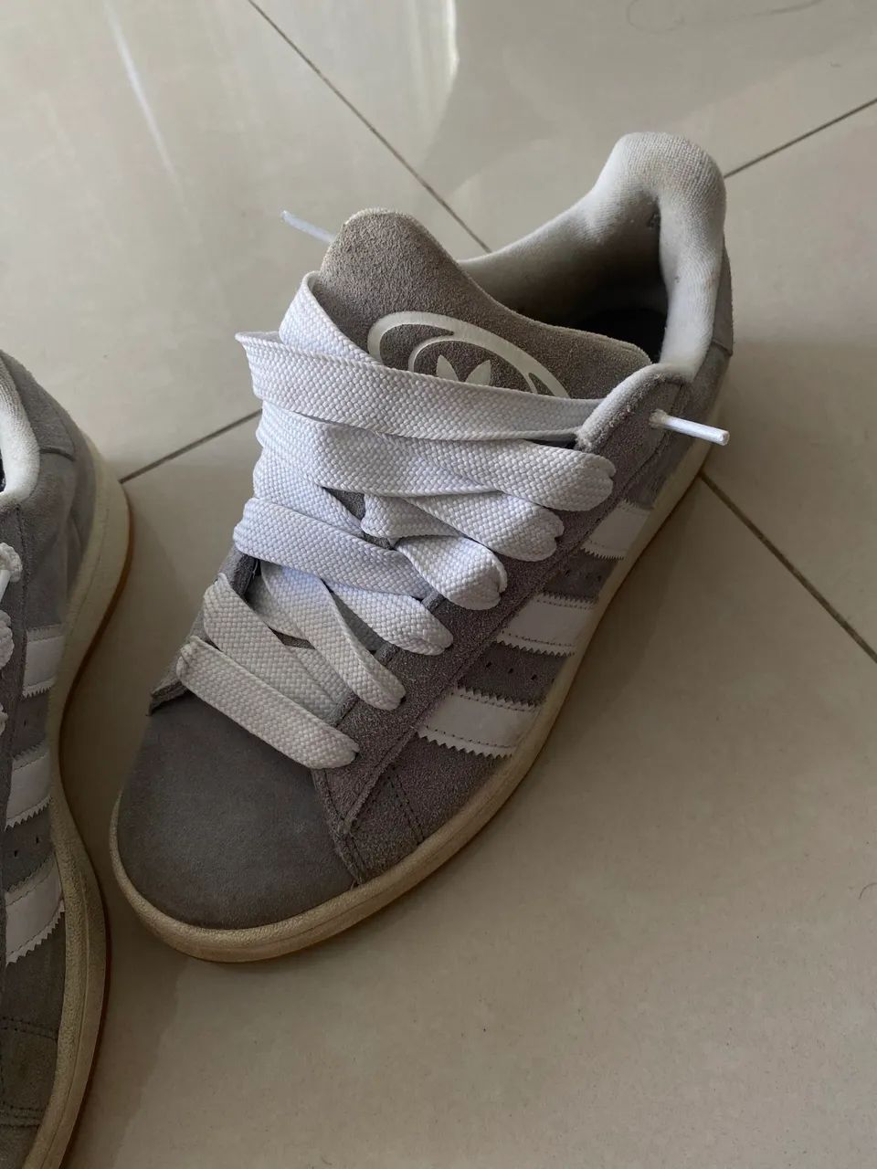 Tênis Adidas Campus cinza - Foto 2