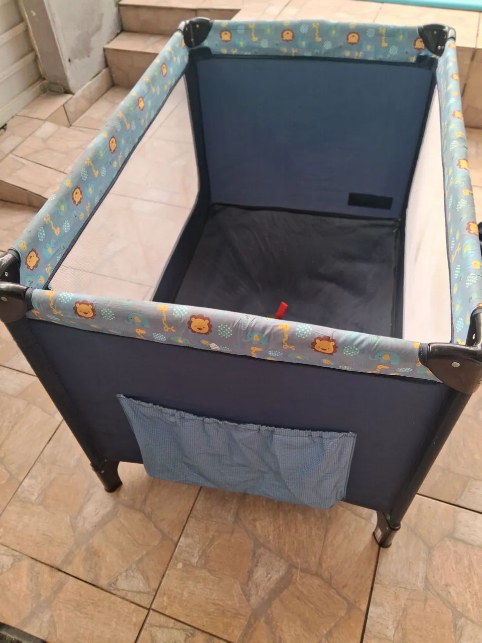 Berço cercado. 65580437156737125
