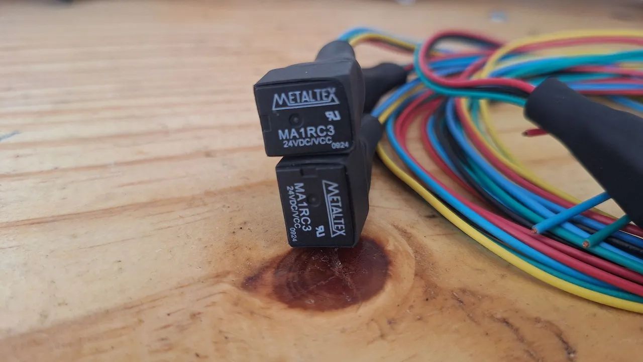 Mini Relé 24VDC 10A Com Chicote