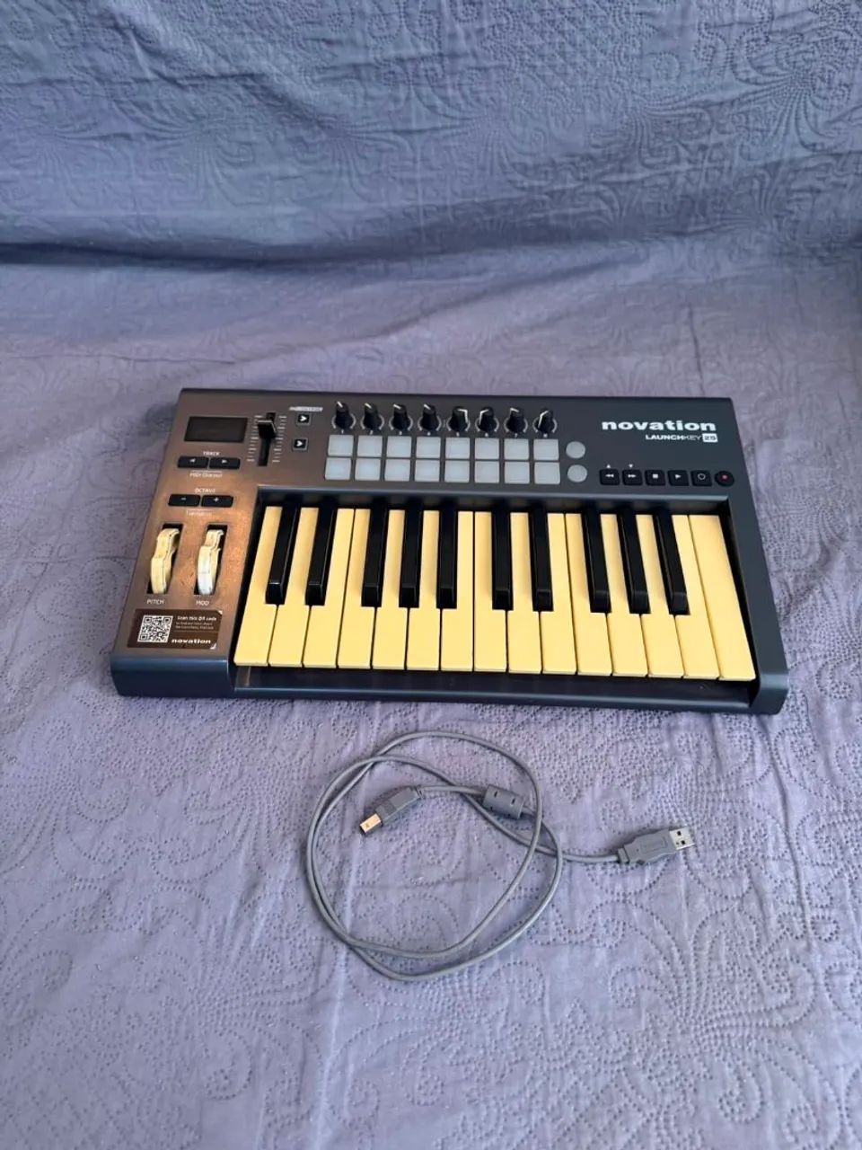 OPORTUNIDADE * Novation Launchkey 25 MK1 - Controlador MIDI