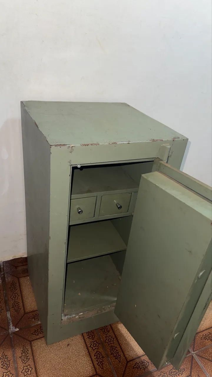 Cofre Antigo de Aço - Mecânico com Segredo e Chave ? - Foto 3