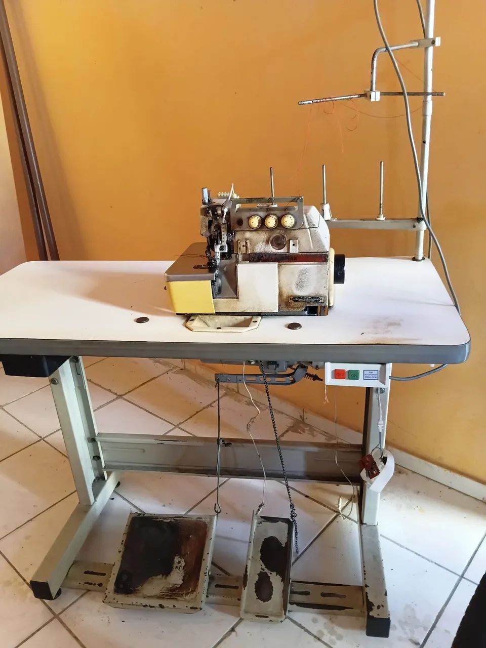 Maquina overloque singer - Foto 2