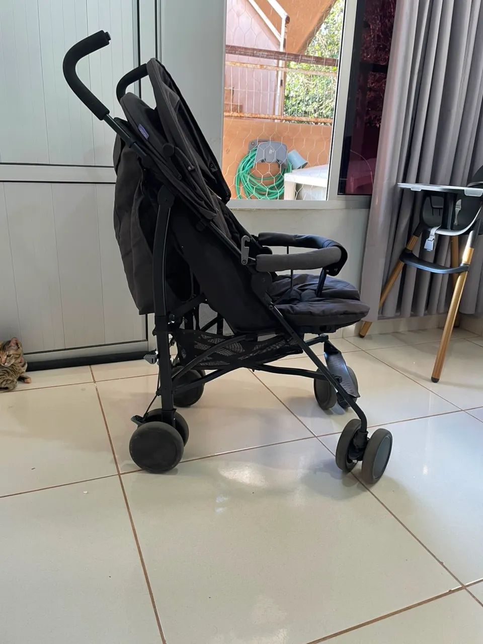 Carrinho de bebê preto - Foto 2
