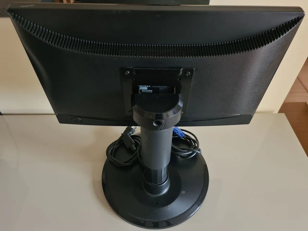 Monitor LED HD 19 polegadas com cabos e entrada de som - Barato - Foto 3