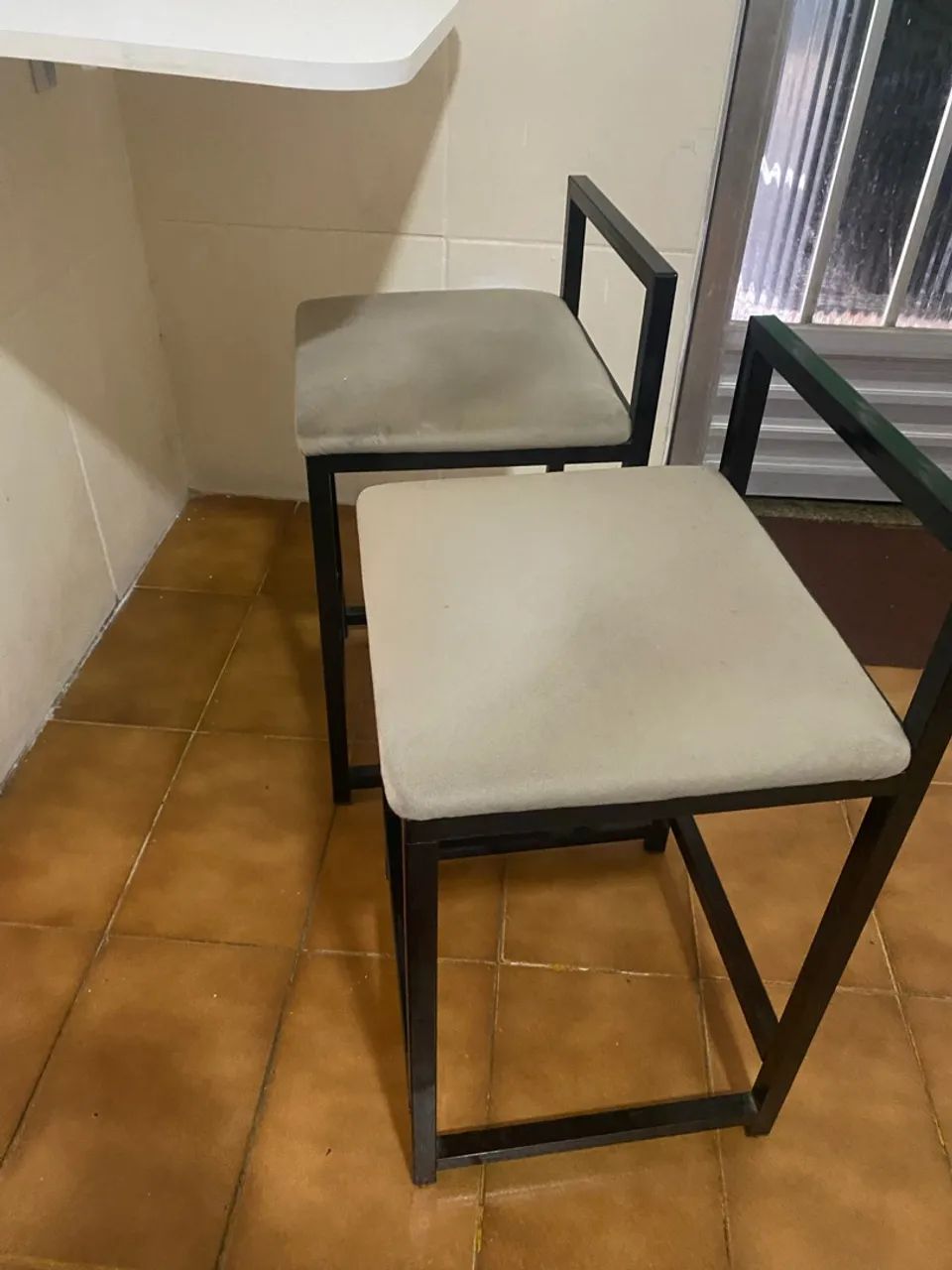 Mesa dobrável com dois bancos  - Foto 3