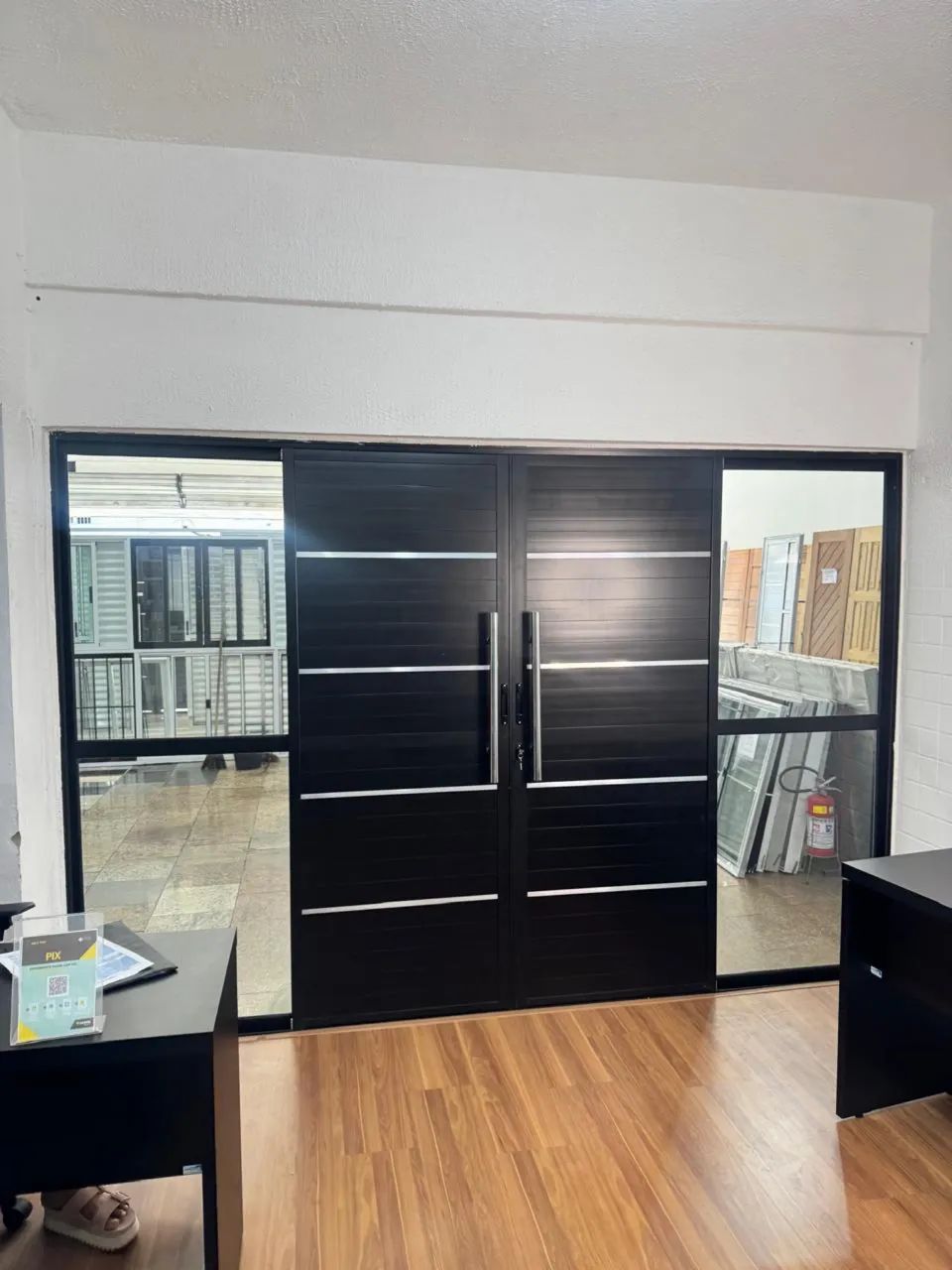 PORTA DE ALUMÍNIO PRETO LAMBRIL SACADA 2 METROS  - DIRETO DA FÁBRICA  - Foto 4