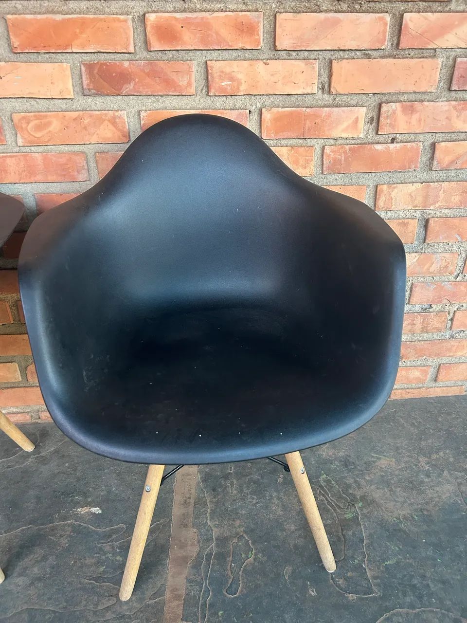 Cadeira Eames novinha 