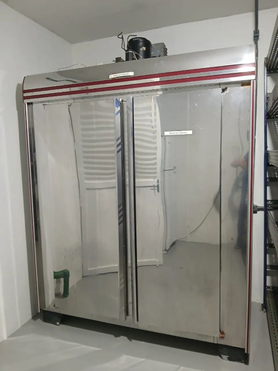 Refrigerador Vertical Industrial (Linha Inox) de 2 portas - Câmara fria