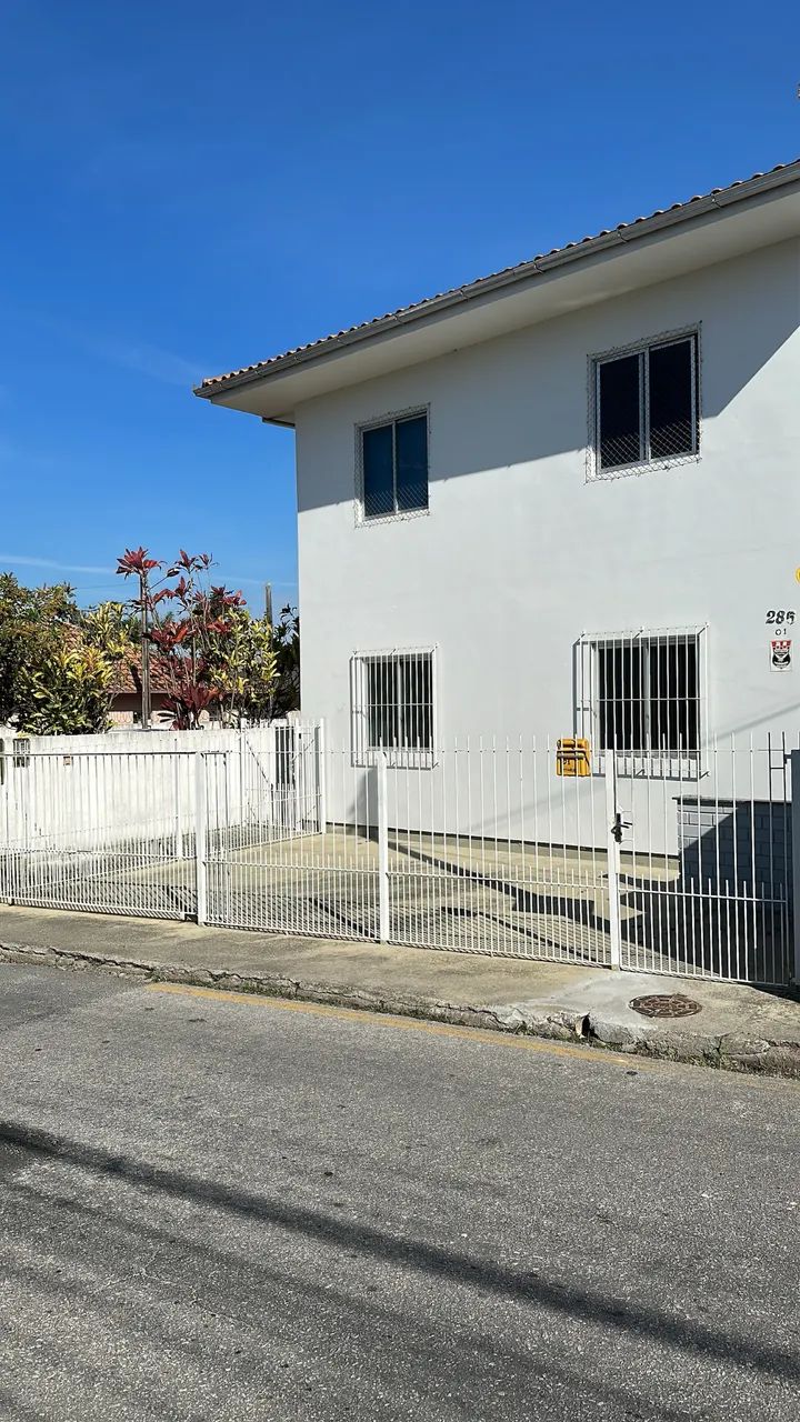 Alugo apartamento 
