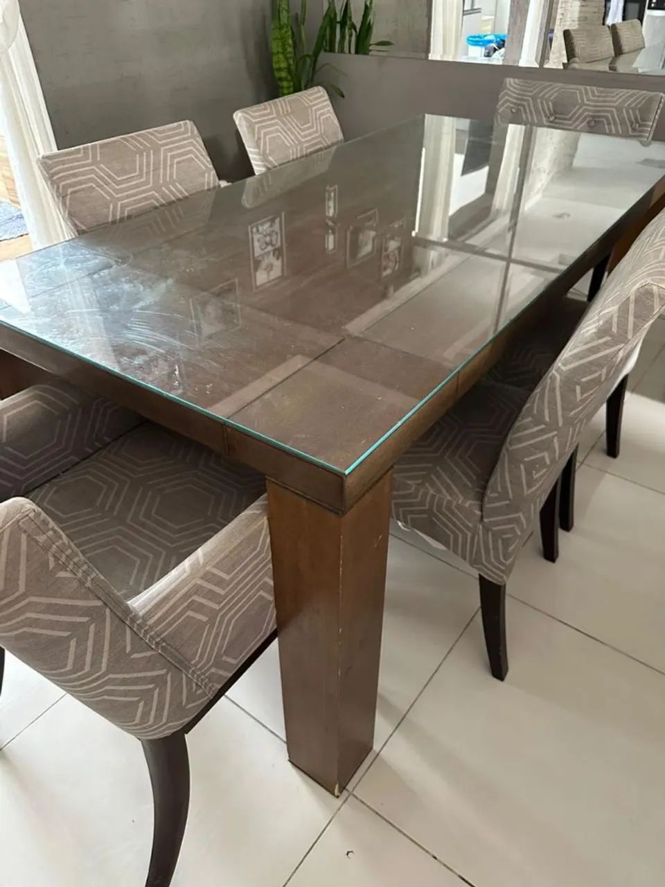 Mesa elegante com cadeiras - Foto 3