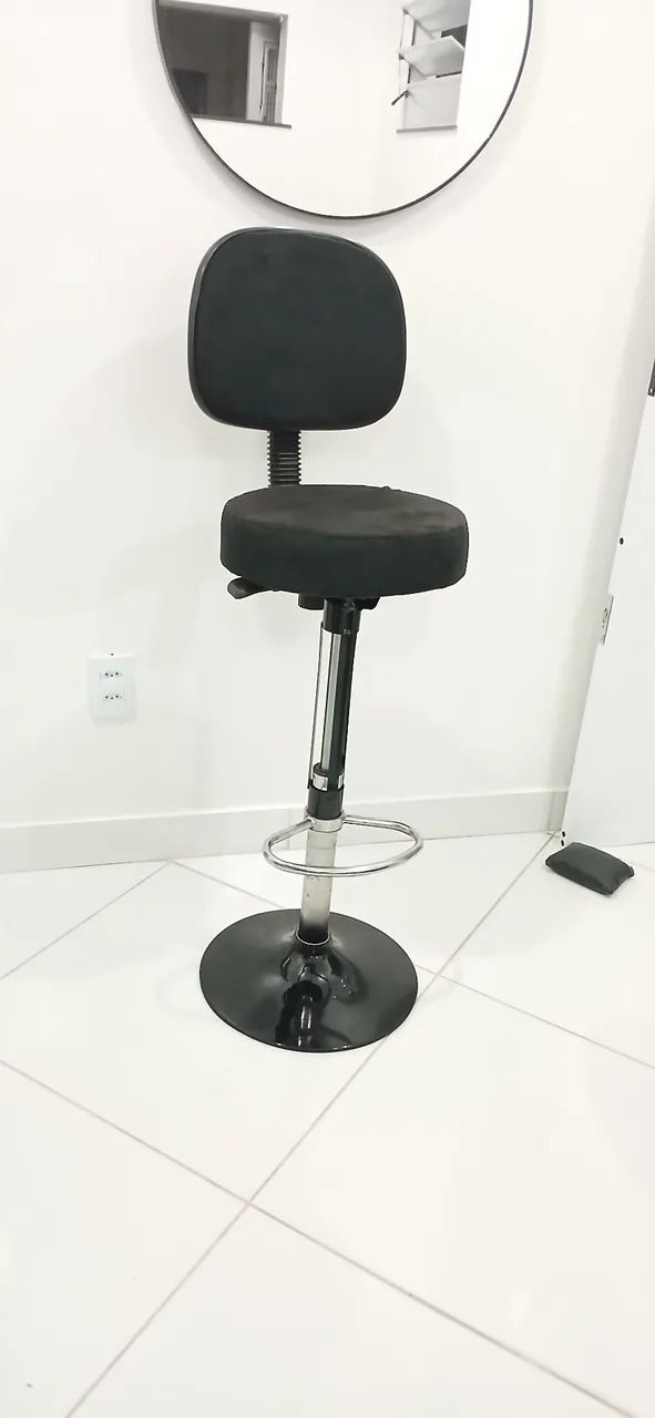 Mocho giratório alto 