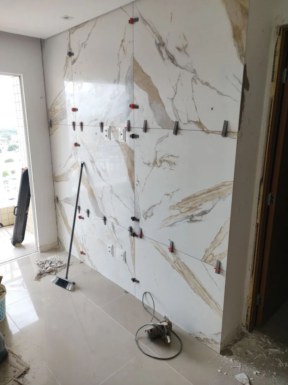 Pedreiro de acabamento profissional 