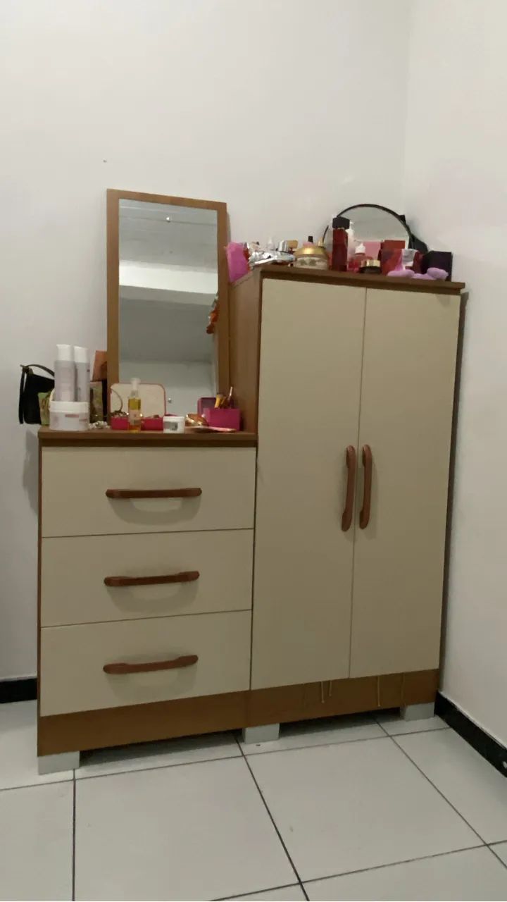Cômoda com espelho 