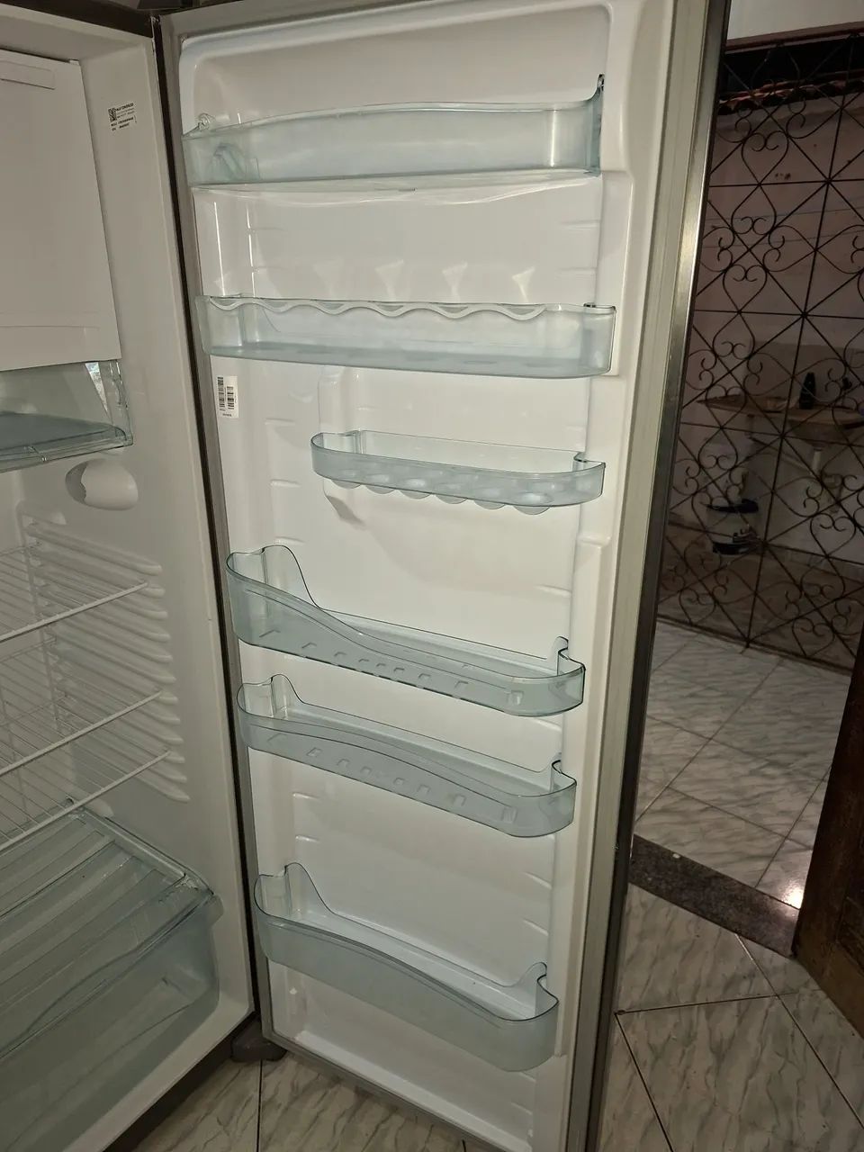 Vendo geladeira nova 127V com transformador  - Foto 5