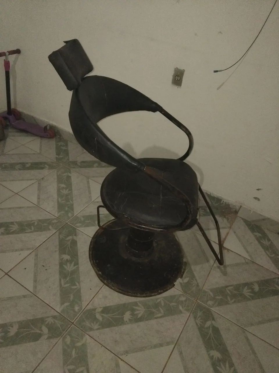 Cadeira de Barbeiro,Bancada, e lavatório... - Foto 3