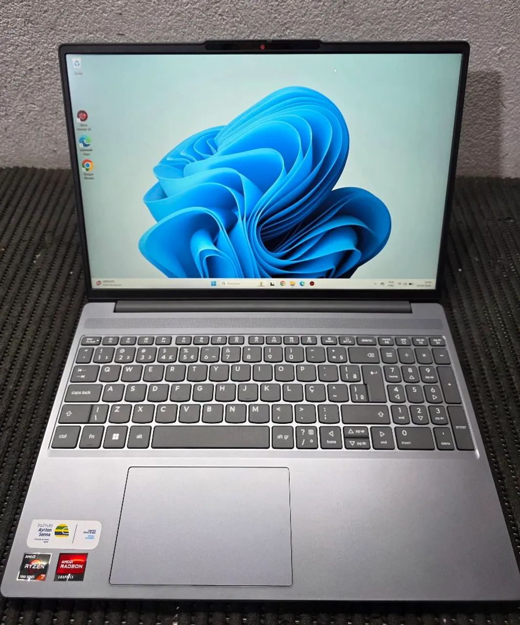 Notebook Lenovo Ryzen 7/ NVMe 512GB/ 16GB Ddr5 - Notebooks