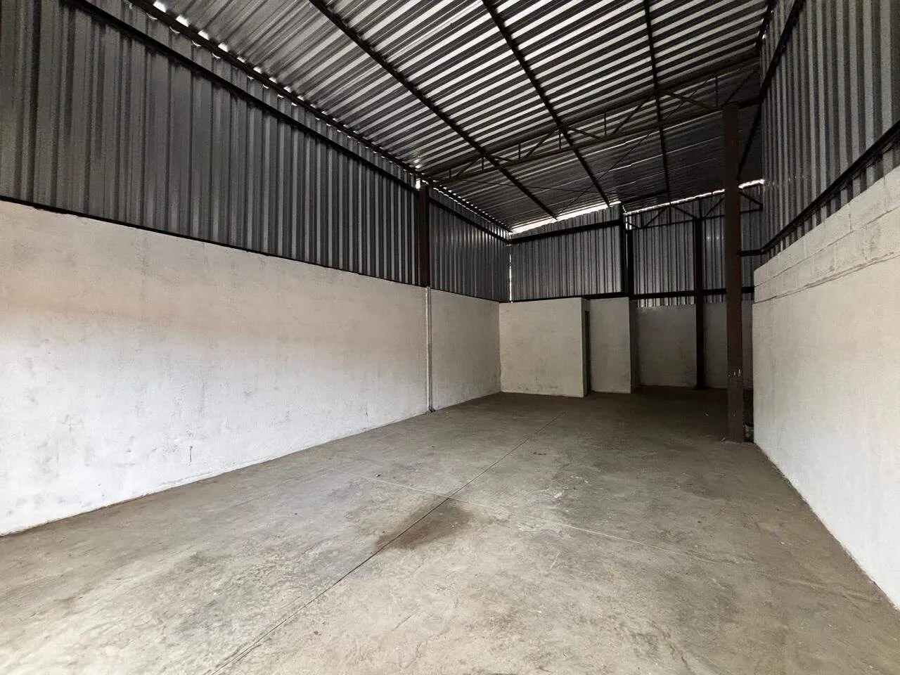 Galpão com 1 banheiro, 90m² no bairro Vila Greice - Foto 5