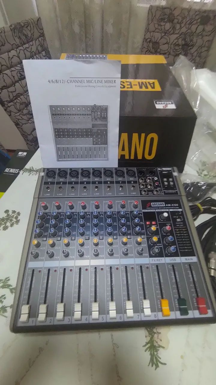 Mesa de som 8 canais 
