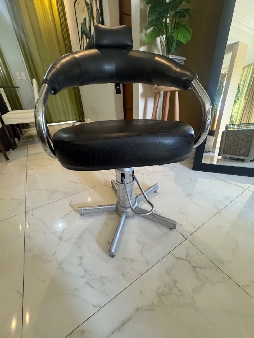  cadeira hidráulica para salão semi nova  - Foto 4